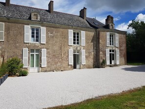Exterior - Beautiful country house in a wooded setting (Saint-Étienne-de-Montluc)