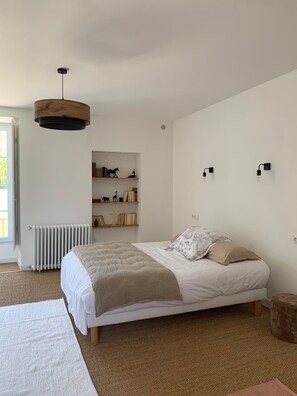 3 chambres, fer et planche à repasser, Wi-Fi, draps fournis