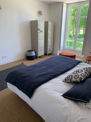 3 bedrooms, iron/ironing board, WiFi, bed sheets - Beautiful country house in a wooded setting (Saint-Étienne-de-Montluc)
