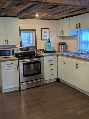 Fridge, microwave, oven, stovetop - Cozy Cabin in Barss Corner with hot tub. Pet-Friendly! (Barss Corner)