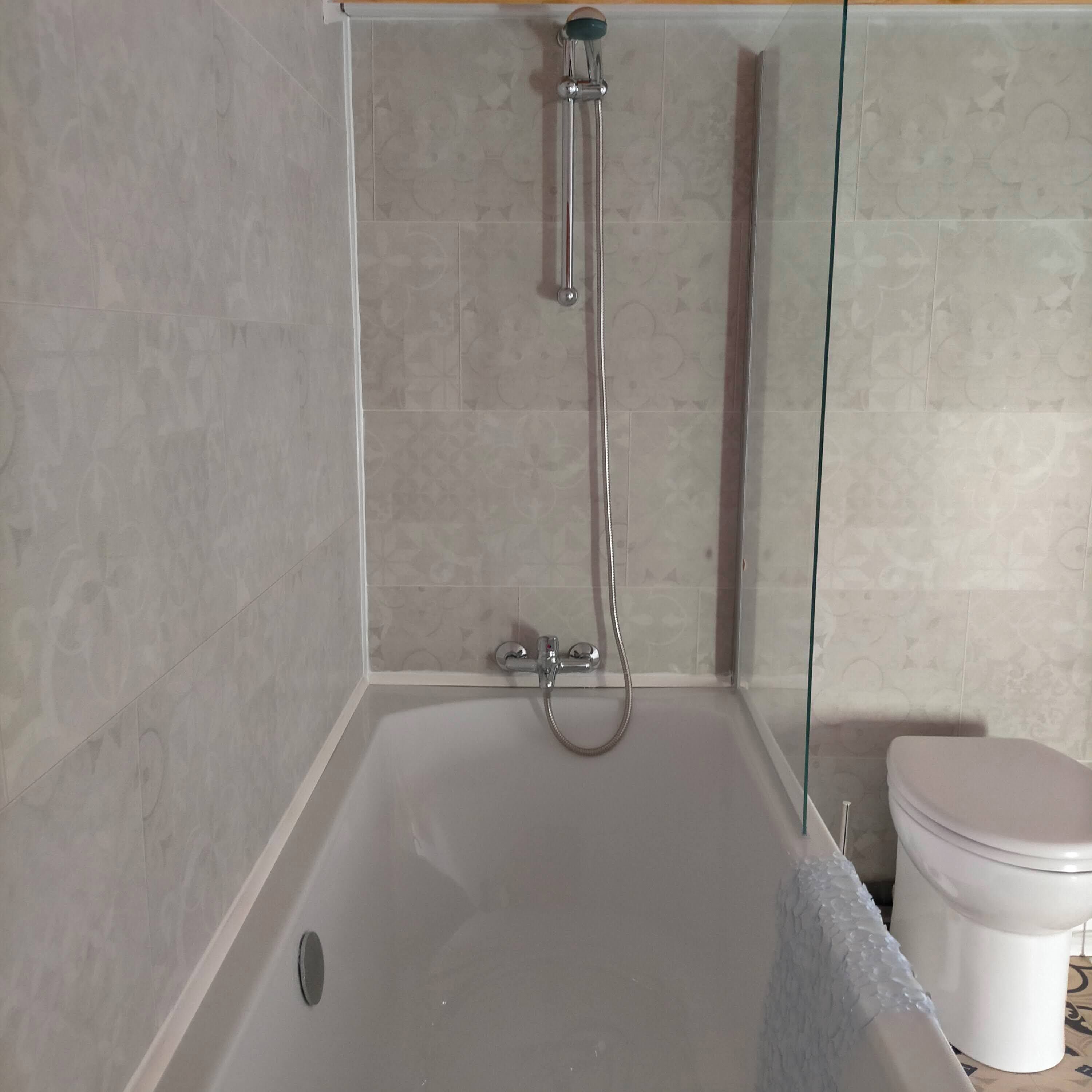 Toallas, jabón, champú y papel higiénico