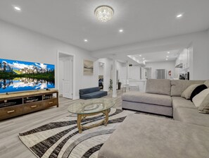 Smart TV, fireplace - 2BR Basement Suite with Fireplace & Central A/C (Hamilton)