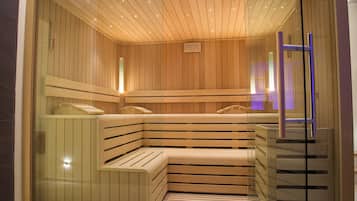 Sauna, hot tub, steam room, Turkish bath/hammam, body treatments