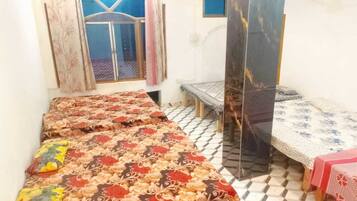 9 soveværelser, skrivebord, Wi-Fi