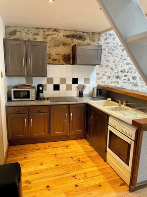 Mikrobølgeovn, ovn og kokeplater