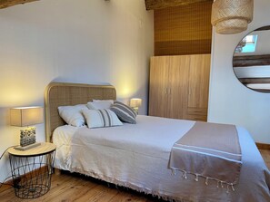 2 habitaciones, tabla de planchar con plancha, wifi y ropa de cama