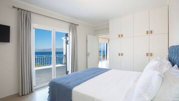 2 bedrooms, in-room safe, iron/ironing board, free WiFi