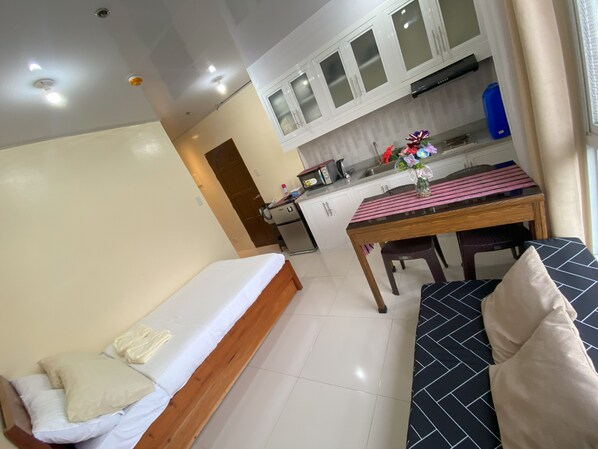 1 bedroom, WiFi, bed sheets