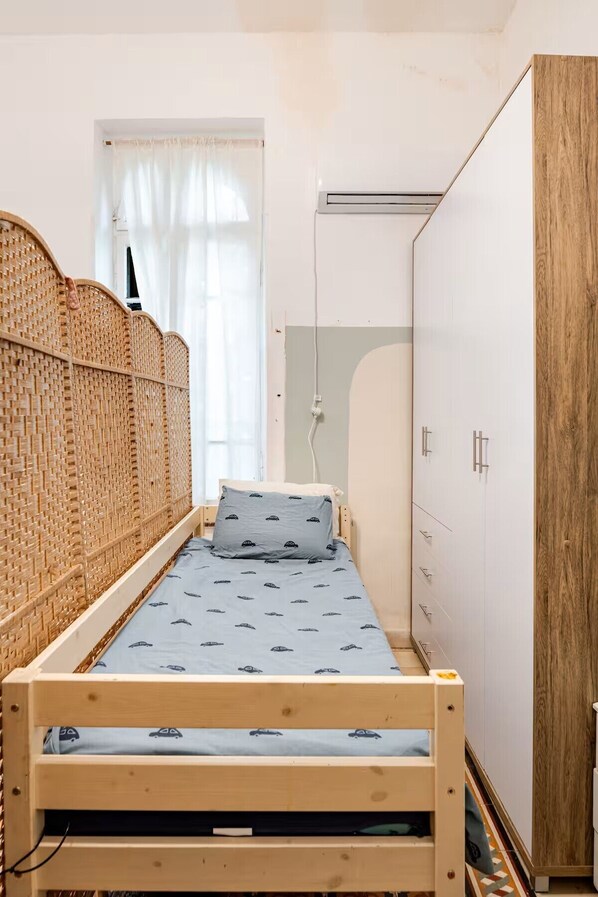 3 chambres, fer et planche à repasser, Wi-Fi, draps fournis