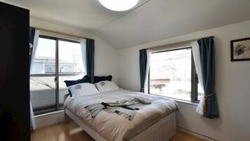 4 bedrooms, desk, iron/ironing board, free WiFi