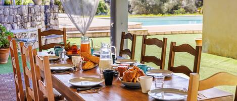 Outdoor dining
