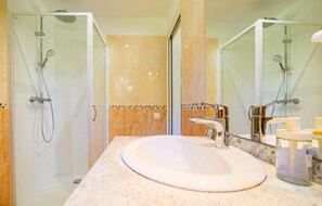 シャワー、タオル