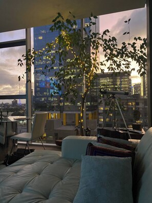 Lounge - Luxurious Melbourne Apartment With City Views (Melbourne)