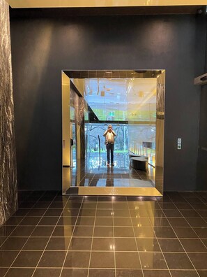 Interior - Luxurious Melbourne Apartment With City Views (Melbourne)