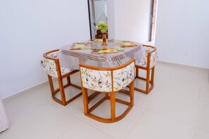 Ferienhaus, 2 Schlafzimmer, barrierefrei, Raucher | Esszimmer