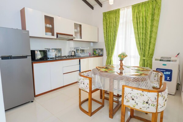 House, 2 Bedrooms, Accessible, Smoking | Dining room