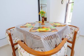 House, 2 Bedrooms, Accessible, Smoking | Dining - Green Retreat 2BR Hideout (Polgasowita)