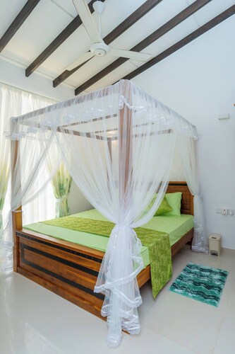 Green Retreat 2BR Hideout