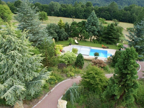 House | Pool | Outdoor pool - Stylish Holiday Home Near the Forest (Sebnitz)