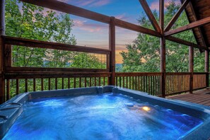 Outdoor spa tub - Breathtaking Views, Hot Tub Resort Pool, Pool Table + Free Tickets! Gas Grill (Pigeon Forge)