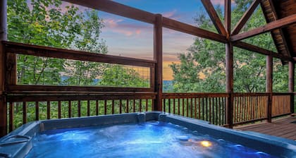 Breathtaking Views, Hot Tub Resort Pool, Pool Table + Free Tickets! Gas Grill