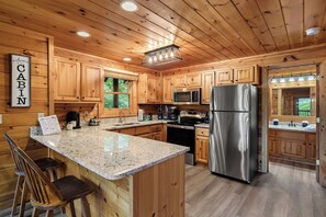 Fridge, microwave, oven, stovetop - Breathtaking Views, Hot Tub Resort Pool, Pool Table + Free Tickets! Gas Grill (Pigeon Forge)