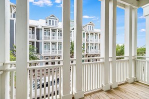 Property grounds - Charming Luxury Beach Condo at Cinnamon Shore! By Restaurants+Shops+Amenities (port aransas)