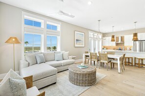 Téléviseur connecté, lecteur de DVD, livres, sélection de films