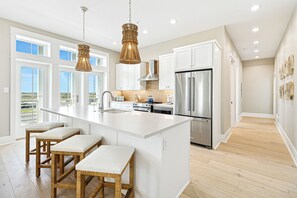 Fridge, microwave, oven, stovetop - Luxury Beach Condo at Cinnamon Shore Beside Restaurants+Shops+Amenities (Port Aransas)