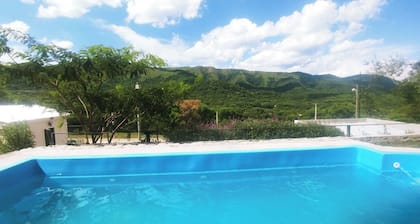 Cabañas con vista a los cerros. Conecta con la paz y naturaleza del lugar.