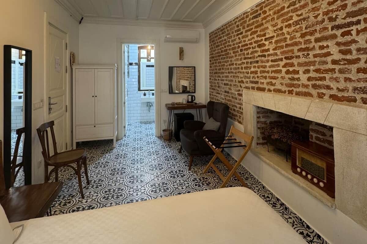 Deluxe Suite, 1 Queen Bed with Sofa bed, City View | Free WiFi