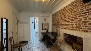 Deluxe Double Room, 1 Queen Bed, City View | Free WiFi