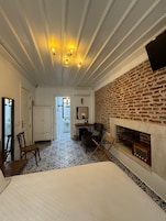 Habitación Deluxe doble, 1 cama de matrimonio, vistas a la ciudad | Wifi gratis