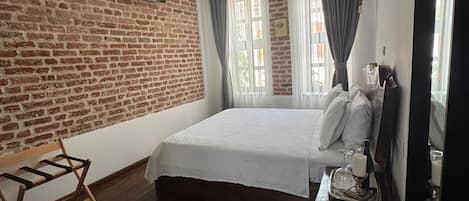 Laptop workspace, free WiFi