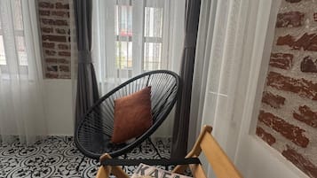 Espacio para trabajar con laptop y wifi gratis