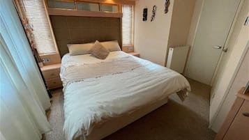 Cabin | 2 bedrooms, iron/ironing board, WiFi (free), bed sheets