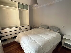 2 habitaciones, tabla de planchar con plancha, wifi y ropa de cama
