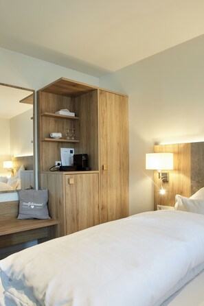 Sèche-cheveux, serviettes fournies, savon, shampoing