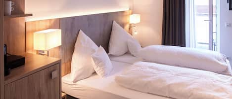 Comfort dubbelrum - utsikt mot innergÄrden | Skrivbord, ljudisolering och gratis wi-fi