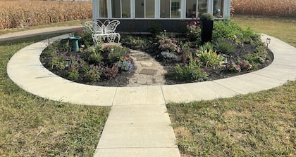 Cozy 1-bedroom open Cottage in Bellefontaine with Country View
