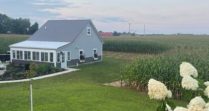 Cozy 1-bedroom open Cottage in Bellefontaine with Country View