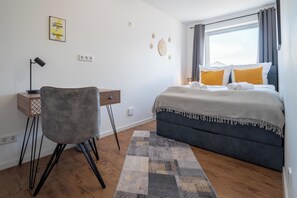 2 habitaciones, escritorio, tabla de planchar con plancha y wifi gratis 