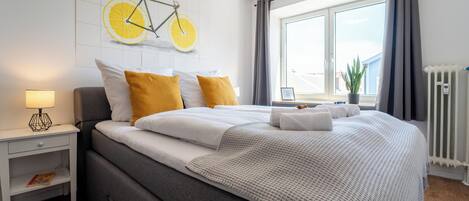 2 soverom, skrivebord, strykejern/-brett og wi-fi (inkludert)