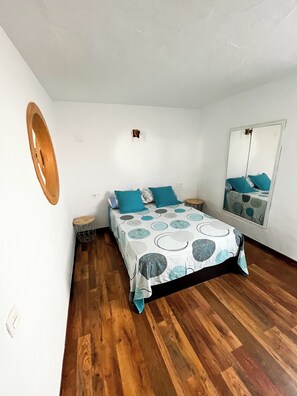 2 bedrooms, iron/ironing board, WiFi, bed sheets - DOMINGO HOUSE 1 (La Santa)