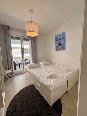 3 bedrooms, iron/ironing board, WiFi, bed sheets