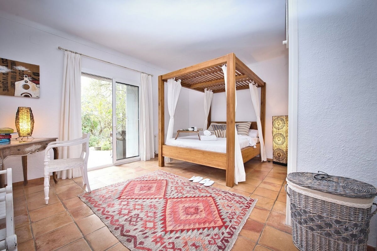 Comfort tweepersoonskamer, 1 queensize bed, niet-roken, uitzicht op zwembad (Carlos) | 1 slaapkamer, een strijkplank/strijkijzer, gratis wifi