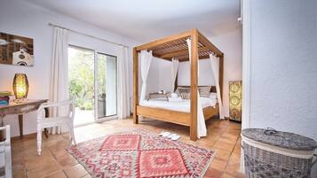 Comfort tweepersoonskamer, 1 queensize bed, niet-roken, uitzicht op zwembad (Carlos) | 1 slaapkamer, een strijkplank/strijkijzer, gratis wifi