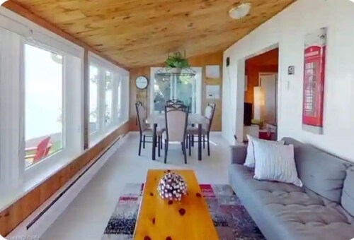 Peaceful retreat on the Shores of Lake Erie