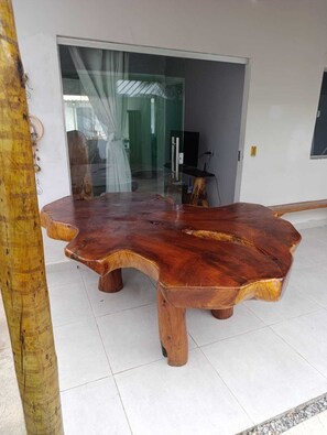 Terrace/patio - Family Home: LED pool with jacuzzi, 18 beds, and beach 300m away – Alcobaça, Bahia, Brazil. (Alcobaça)