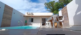 Family Home: LED pool with jacuzzi, 18 beds, and beach 300m away – Alcobaça, Bahia, Brazil.